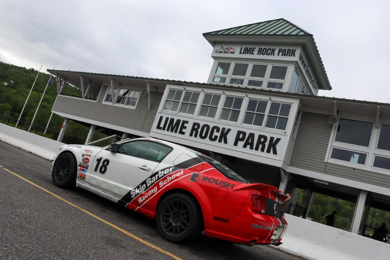 Walk To The Outfield Of Lime Rock Park Appartement Salisbury Buitenkant foto